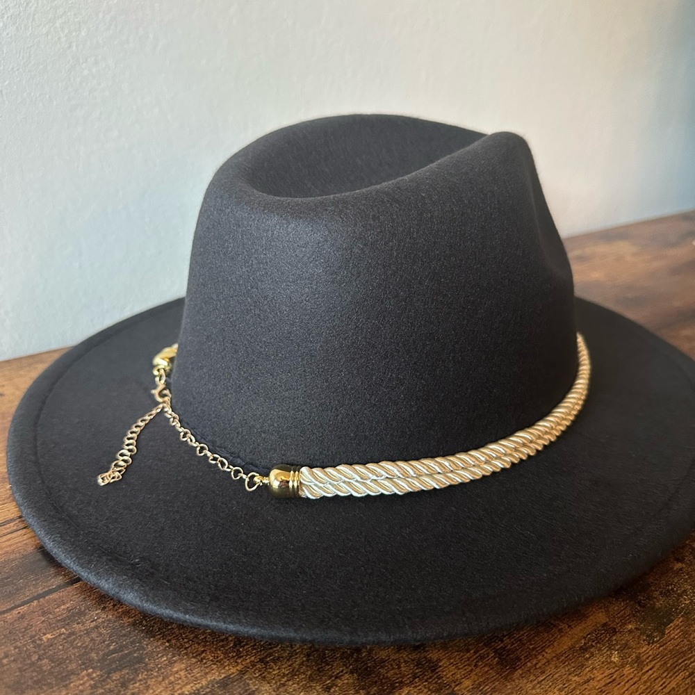 Elegant Black Women’s Hat with Cream Rope and Gold Accent Size 57 Medium NWT - Picture 4 of 7